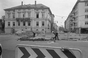 Bau einer Fußgängerbrücke über die Kriegsstraße in Höhe der Ritterstraße