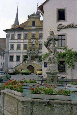 Iphofen: Marienbrunnen mit Rathaus