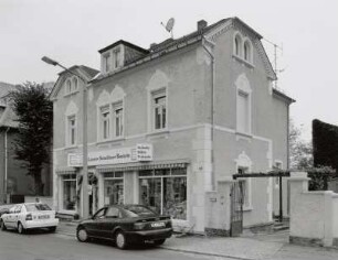 Wohnhaus mit Laden