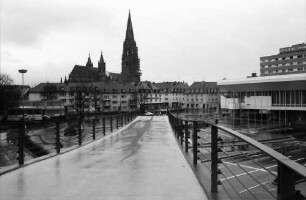 Freiburg: Karlssteg mit Münster, leer