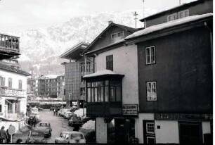 Cortina d' Ampezzo: Straße, Hintergrund Sorapiss