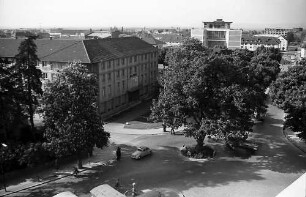 Freiburg: Blick vom Dach des Colombi Hotels auf den Fahnenbergplatz und das Grand Hotel