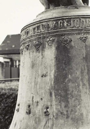 Brenitz. Bronzeglocke : Sonnewalde-Brenitz. Bronzeglocke, Teilansicht