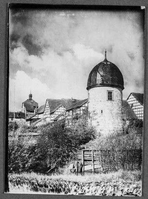 An der Stadtmauer in Heldburg : Heldburg. Fachwerkhäuser an der Ochsenmauer, Apothekerturm