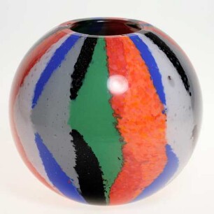 Vase mit Farbpulvereinschmelzungen