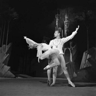 Erstaufführung des Balletts "Dornröschen" im Badischen Staatstheater.