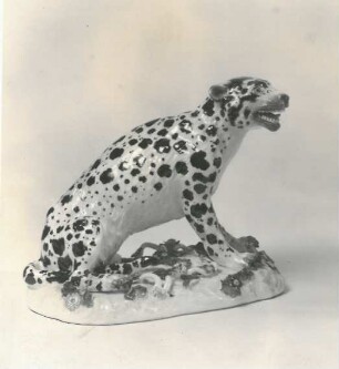 Sitzender Leopard