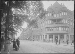 Essen, Straßenbild : Essen. Straßenbild mit Essener Credit-Anstalt
