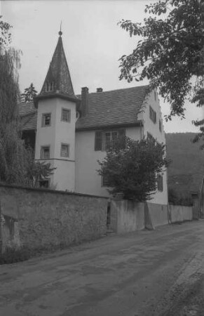 Diskussion um die Zukunft des Weinguts Istein der Stadt Karlsruhe.