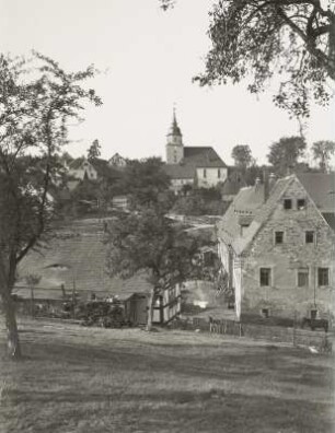 Heynitz, Ortsansicht mit Evangelischer Pfarrkirche von Süden