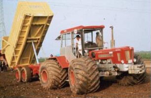 Fotografie: Traktor, Reifen, Terrareifen, Antriebs- und Anbausystem, Muldenkipper, Radarsensor