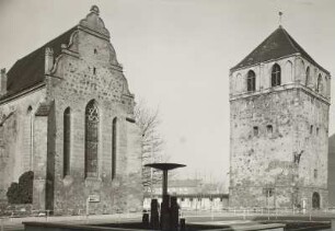 Zerbst, Bartholomäikirche, Verkehrsschilder