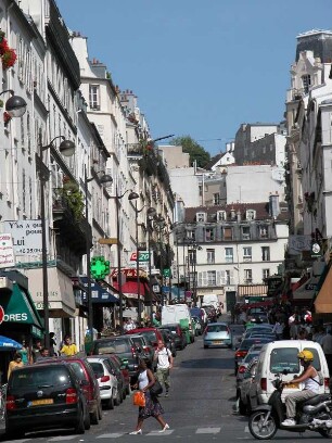 Montmartre, steile Geschäftsstraße