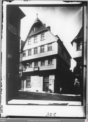 Buchgasse 15, "Haus zum Vogel Strauß"