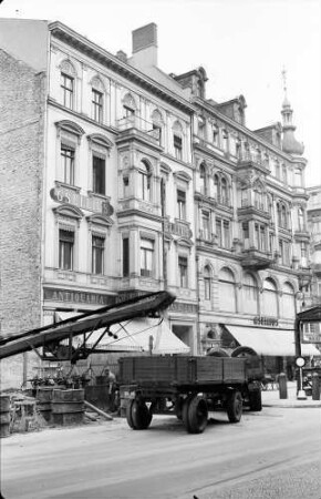 Berlin: [Mohrenstraße]; vor Abbruch der alten Häuser (Ecke Friedrichstraße)
