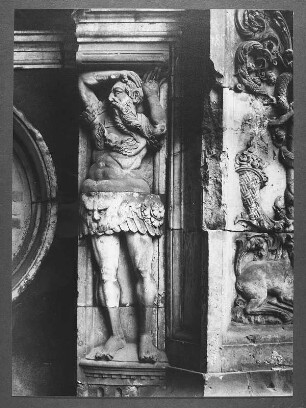 Dresden. Schloss. Männliche Steinfigur