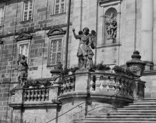 Treppenanlage — Statue