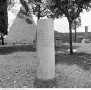 Grabmal für Graf Wilhelm von Humboldt, neunjähriger Sohn des preußischen Gesandten Wilhelm von Humboldt - (alter Teil, No. 11)
