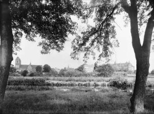 Güstrow. Blick auf Dom und Schloss von der Schanze aus über den Pfaffenteich