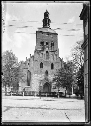Pyritz (Pyrzyce/Polen). St. Mauritiuskirche. Straßenansicht