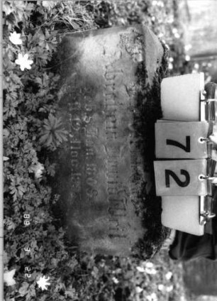 Grabstein 72 (Index: 99792138) Material: Sandstein Zustand: leicht verwittert Beschreibung: Sockel Besonderheit: keine Maßangaben: Grabstein 72