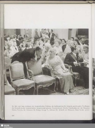 Premierminister Neville Chamberlain plaudert mit der Prinzessin Helena Victoria
