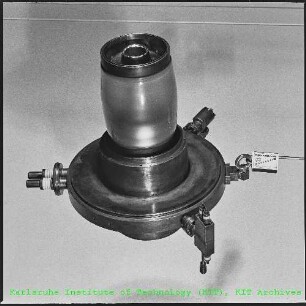 Neutronenröhre der Karlsruher Ring-Ionen-Neutronenquelle (KARIN) des Instituts für Angewandte Kernphysik (IAK)