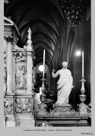 Hochaltar mit seitlichen Schranken : Altarretabel (Chorseite)