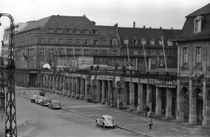 Nordseite des Karlsruher Bahnhofplatzes.
