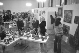 Volkshochschule Karlsruhe. Ausstellung über die in den musischen und manuellen Fächern angefertigten Werkarbeiten