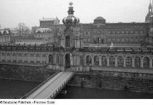 Dresden-Altstadt. Zwinger (1709-1728; M. D. Pöppelmann, B. Permoser)