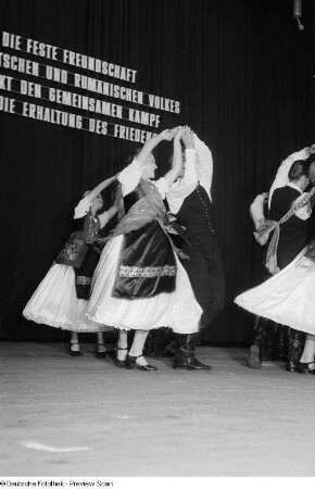 Rumänische Tänzer des Rahmenprogramms zur Leipziger Herbstmesse 1954