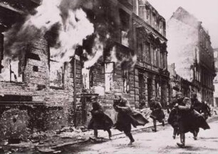 2. Weltkrieg, Angriff sowjetischer Soldaten bei den Straßenkämpfen in Berlin