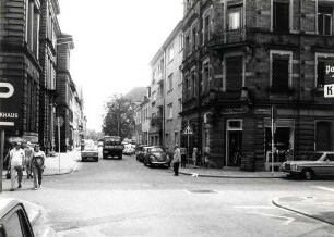 Privatgebäude, Straßen und Plätze in Karlsruhe. Markgrafenstraße/Kreuzung Kreuzstraße