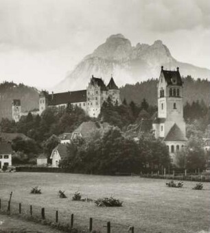 Füssen, Stadtansicht : Füssen (Ostallgäu). Stadtansicht mit Hohem Schloß und Kirche. Blick gegen Säuling von Nordwesten