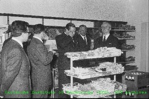 Besuch des Bürgermeisters und der Gemeinderäte von Leopoldshafen in der neuen Kantine (KANT) des Kernforschungszentrums Karlsruhe (KfK)