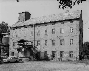 Großharthau, Mühlenweg 8. Industriemühle (1873). Mühlengebäude. Hofansicht