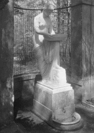 Brunnenfigur einer Najade