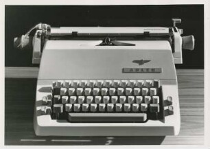 Adler Büroschreibmaschine "Record" der Grundig-Electronic-Triumph-Adler-Vertriebs-GmbH