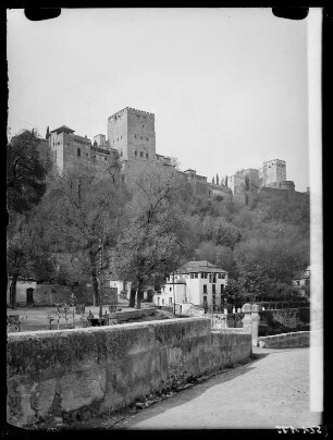 Granada: Blick nach dem Comaresturm