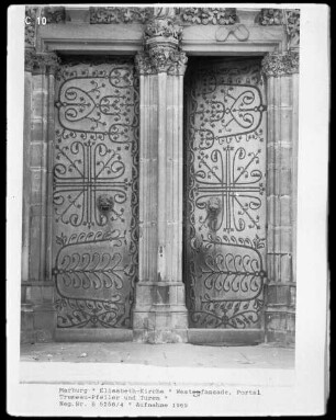 Westportal der Elisabethkirche —