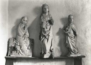 Laase. Dorfkirche. Drei Schnitzfiguren