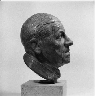 Büste von Otto Buchwitz : Büste von Otto Buchwitz. Bronze (1962; W. Arnold)