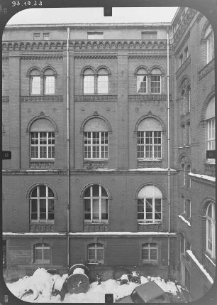 Dresden-Neustadt, Carolaplatz 1. Finanzministerium (1889-1896; O. Wanckel, O. Reichelt). Hofseite