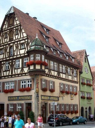 Rothenburg ob der Tauber: Wohn- und Geschäftshaus Marktplatz 10 (Marienapotheke)