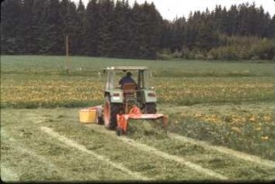 Fotografie: Futtererntetechnik, Frontmähwerk, Trommelmähwerk, Mähaufbereiter, Heckanbau