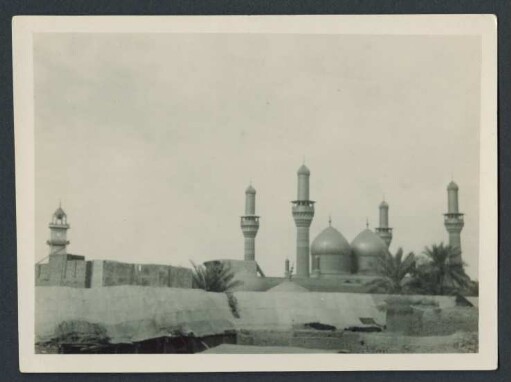 Die Goldenen Kuppeln und Minarette der Moschee in Kasimein, dem Hauptheiligtum der Schiiten