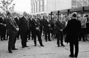 Freiburg: Studentensiedlung, Einweihungsfeier; Rundgang Ministerpräsident K.G. Kiesinger, Magnifizenz Prof. Helmut Baitsch