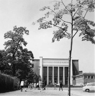 Hygiene-Museum : Dresden-Altstadt, Lingnerplatz 1. Deutsches Hygiene-Museum (1928-1930, W. Kreis)