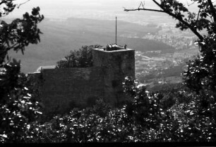 Baden-Baden: Blick vom Felsen auf Turm des alten Schlosses